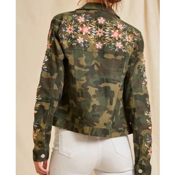Savanna Jane Camo Jackets S. Floral Embroidery. - Picture 7 of 9